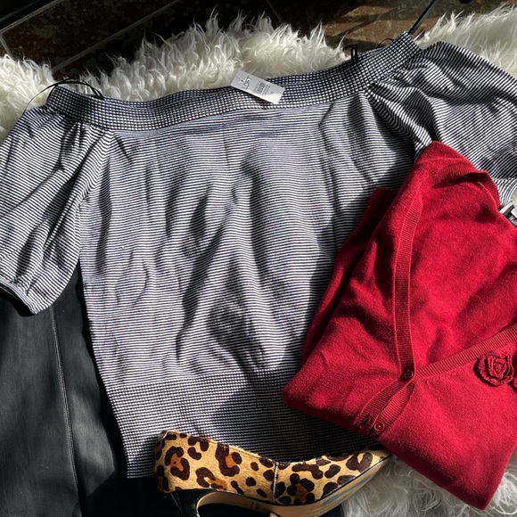 LOFT Off-Shoulder Striped Knit Top - NWT - Picture 2 of 4